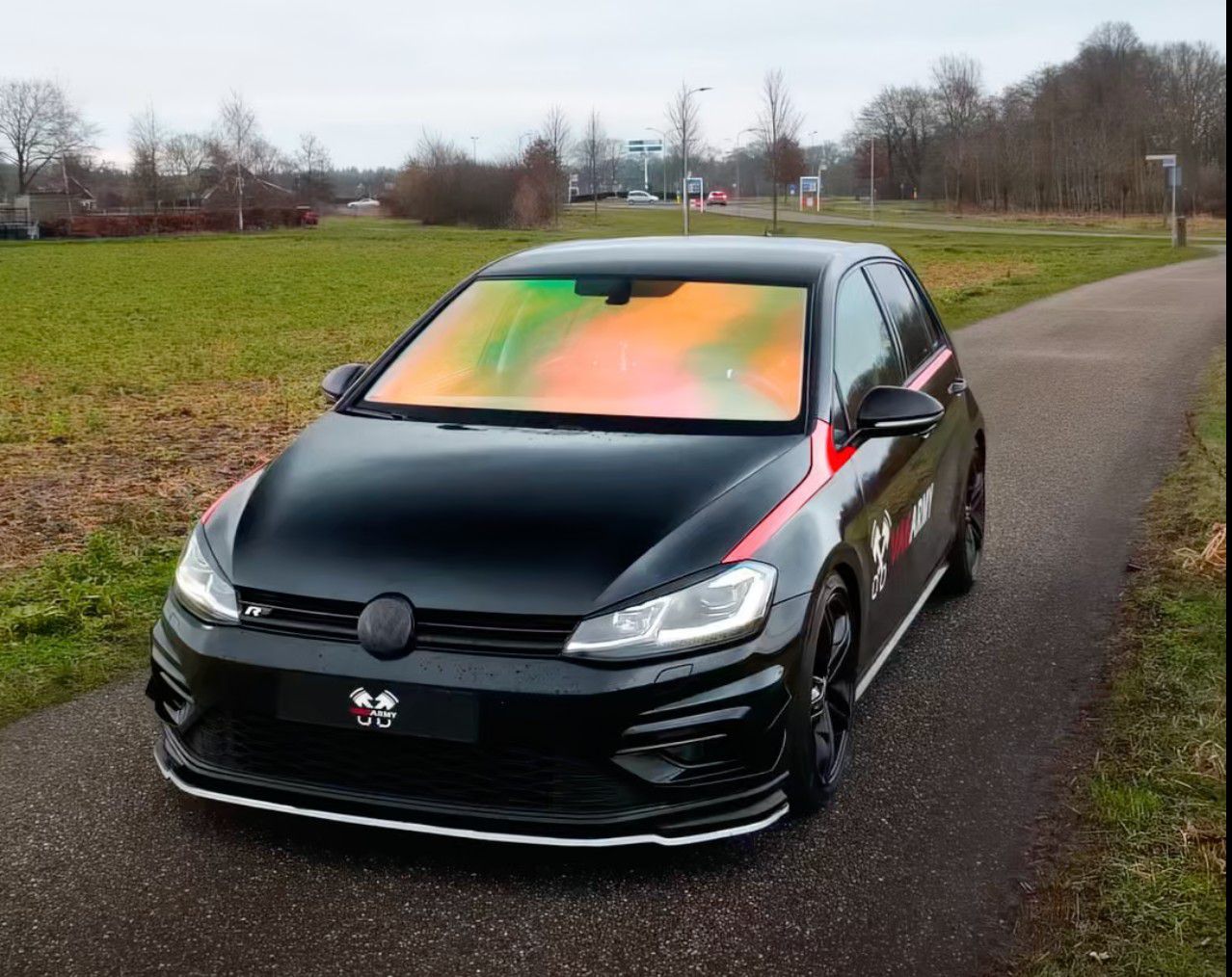 Volkswagen Golf R automotive video